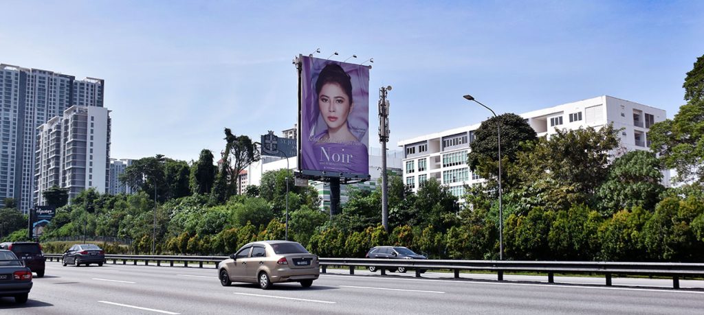 traditional vs digital billboards